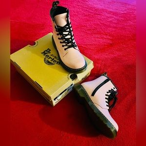 🎀 Dr. Martens boot